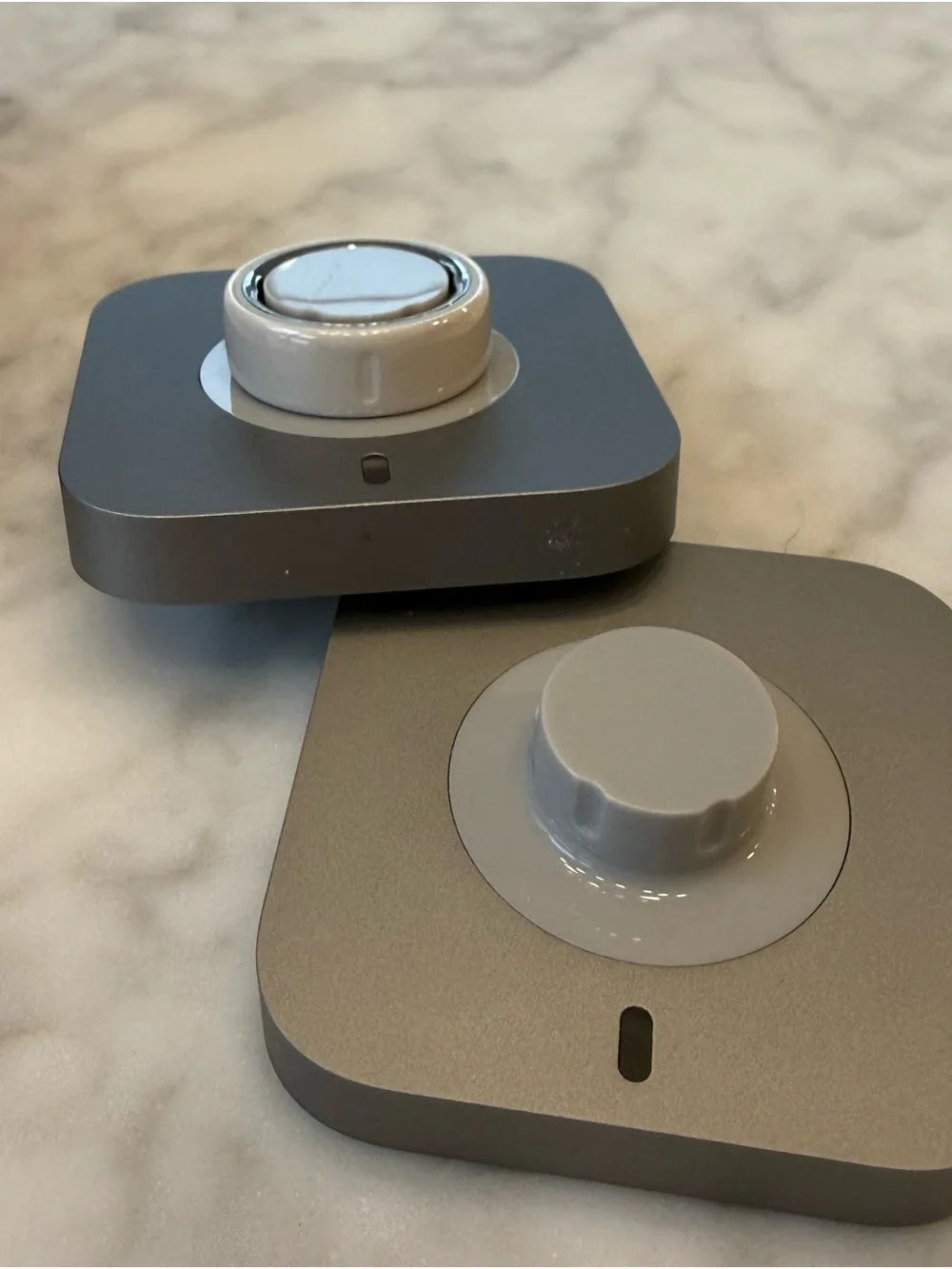 Oura ring gen 4 size 6 white ceramic with extra charging dock (like new)